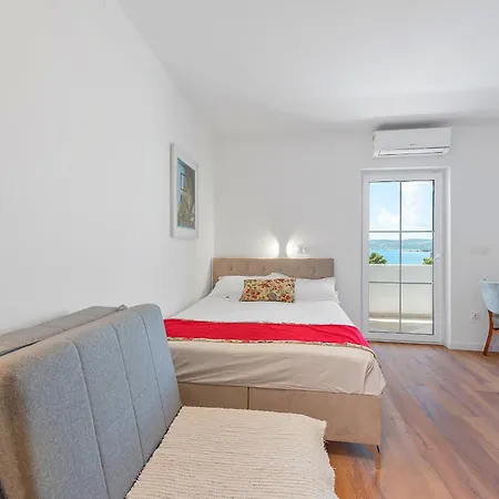 Superior Tania Sveti Filip i Jakov